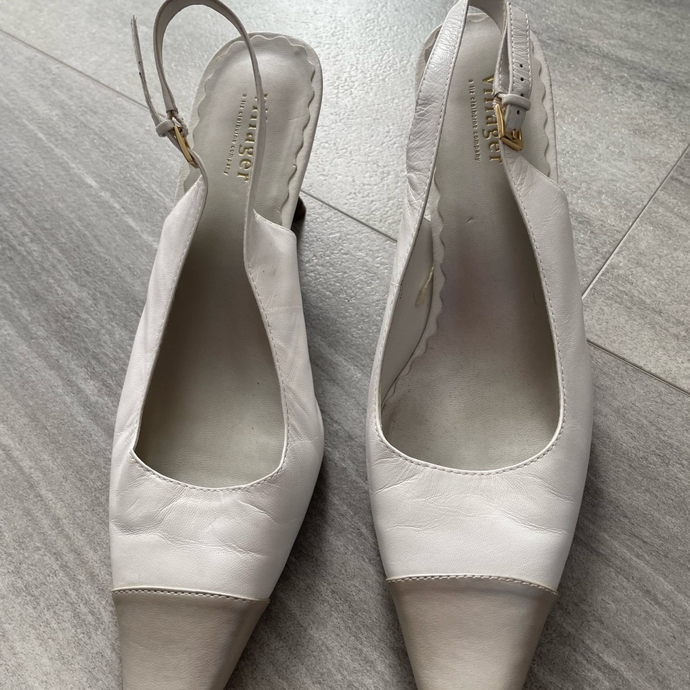 Villager Liz Claiborne Shoes Pumps White with Silver Toe Back Clasp Size 9.5M
